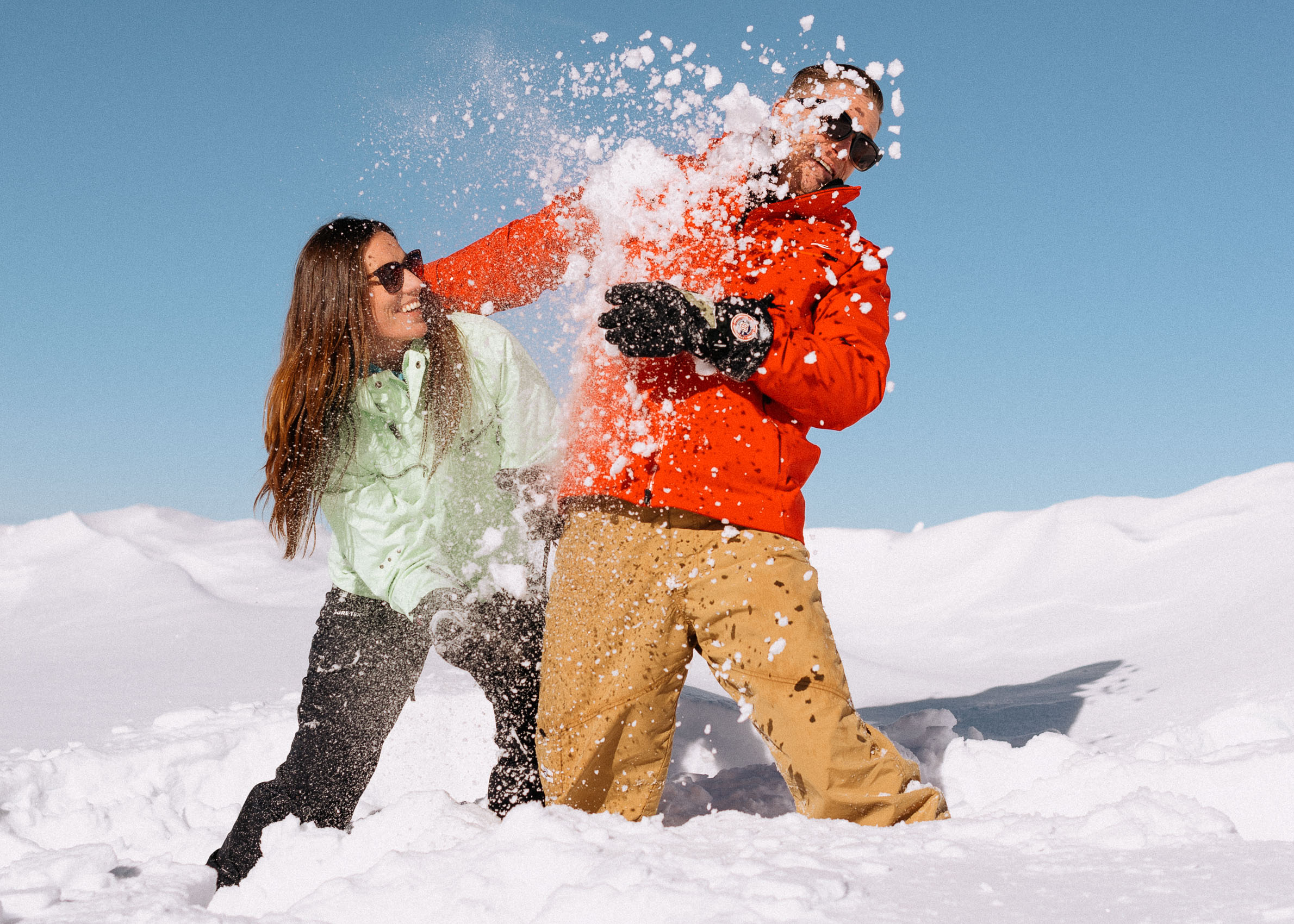 couple-snow-fight-fun-2